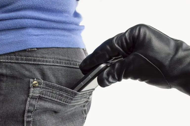Cautionary Theft Scene Highlights Pickpocket Risk In The City. cautionary theft scene highlights pickpocket risk in the city.