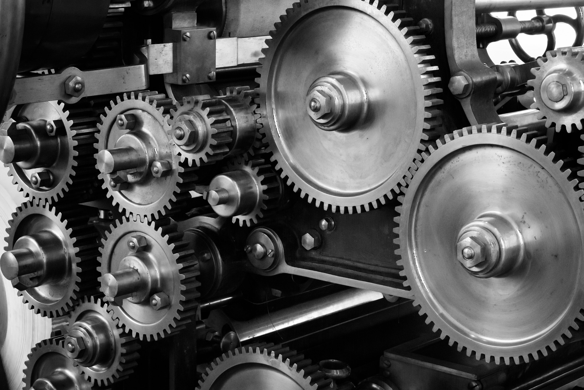 the gears of a large machine are shown in black and white
